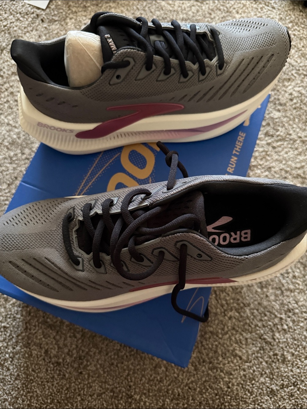 Women’s brooks!